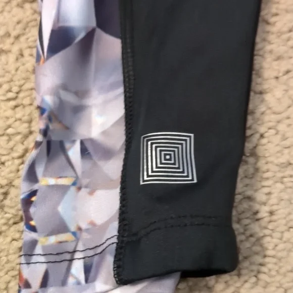 Lularoe Jordan workout leggings Size L - Picture 5 of 6